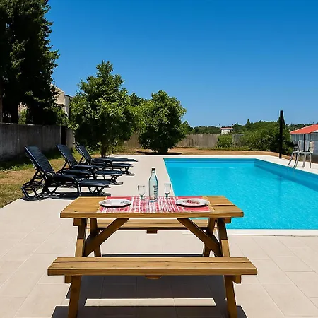 Villa Spacious House With Private Pool Kitchen