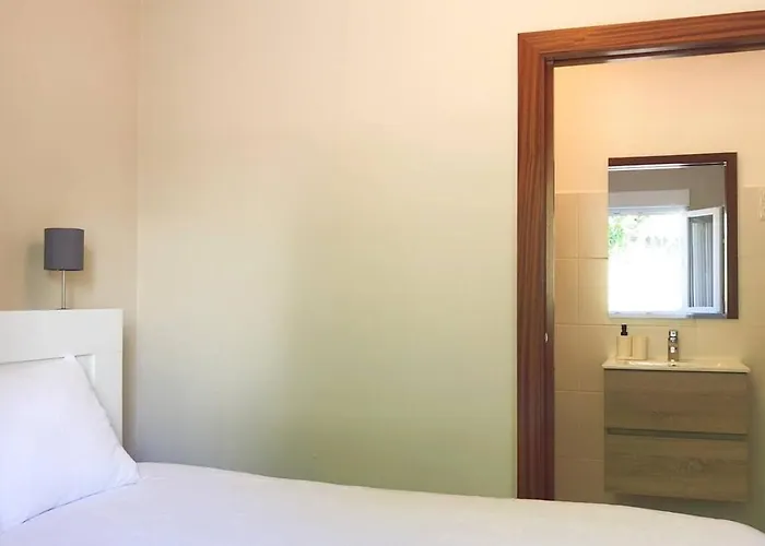 Spacious House With Private Pool Kitchen 别墅