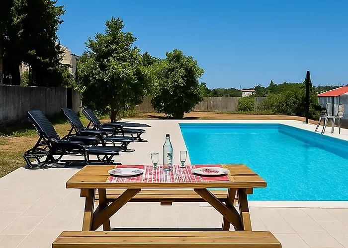 Villa Spacious House With Private Pool Kitchen